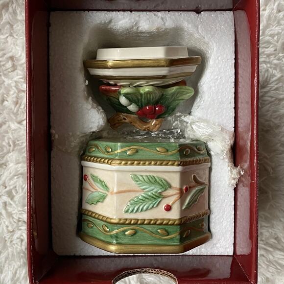 Fitz and Floyd Classics 2004 Winter Wonderland Ceramic Lidded Box - Picture 10 of 10
